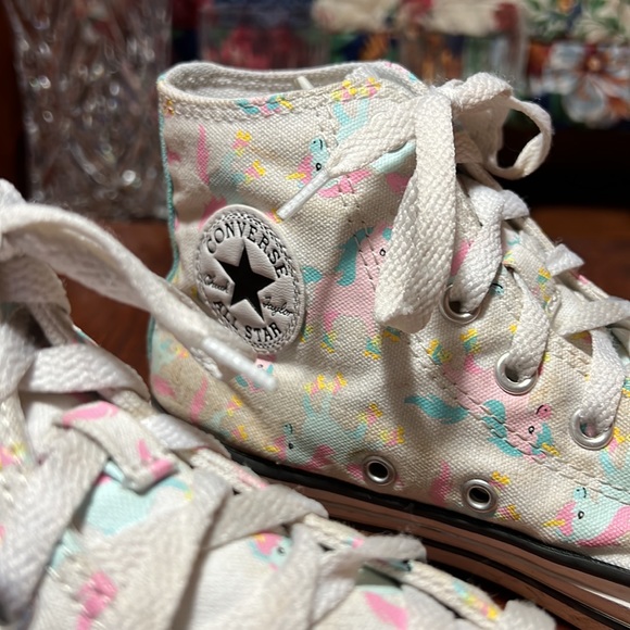 Converse Girls Pink & Blue Unicorn Print on white canvas qtr top sneakers. - Picture 3 of 9